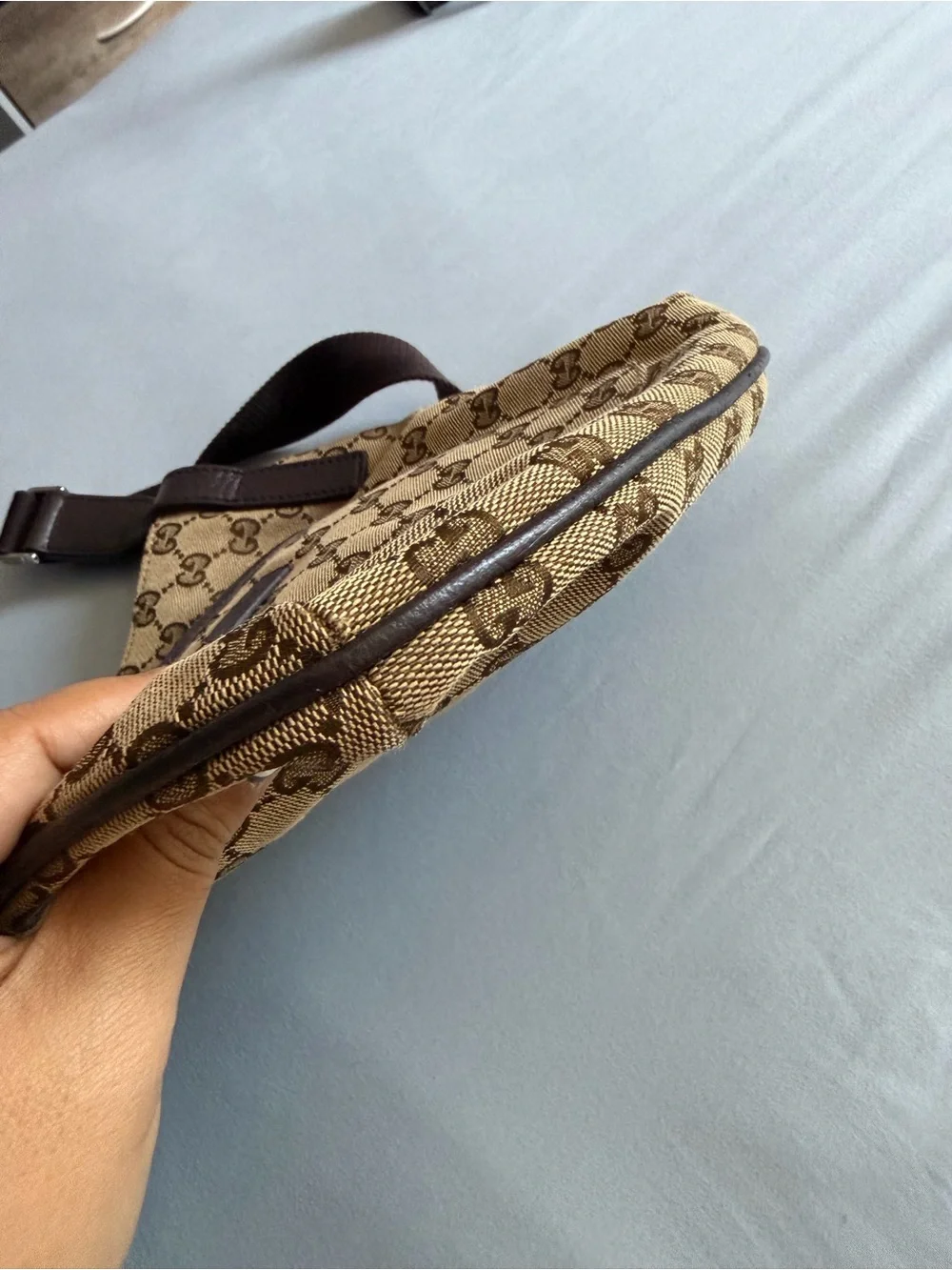 Gucci signature gg
